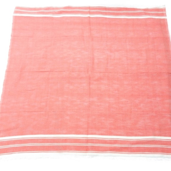Pink Lightweight Woven Blanket or Summer Wrap - Picture 2 of 7